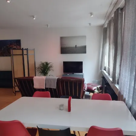 Spacious & Bright Loft In Downtown *