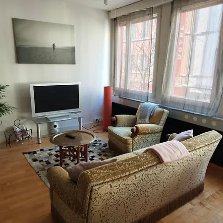Spacious & Bright Loft In Downtown *